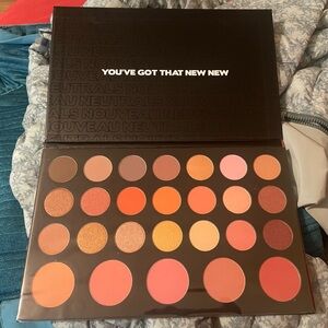 BH Cosmetics Nouveau Neutrals Shadow & Blush Palette - New